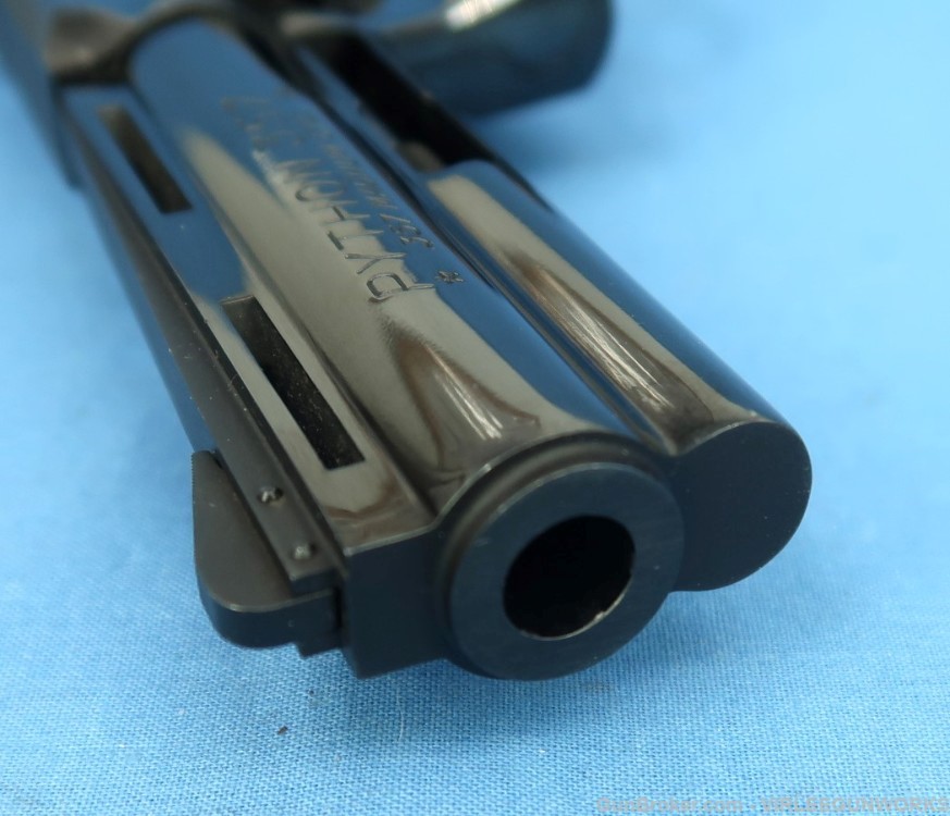 Colt Python 357 Magnum Blued 4 Inch Walnut Grips 1976-img-14