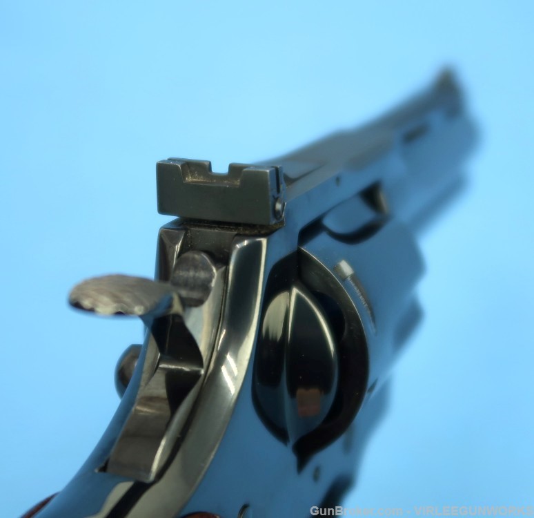 Colt Python 357 Magnum Blued 4 Inch Walnut Grips 1976-img-45