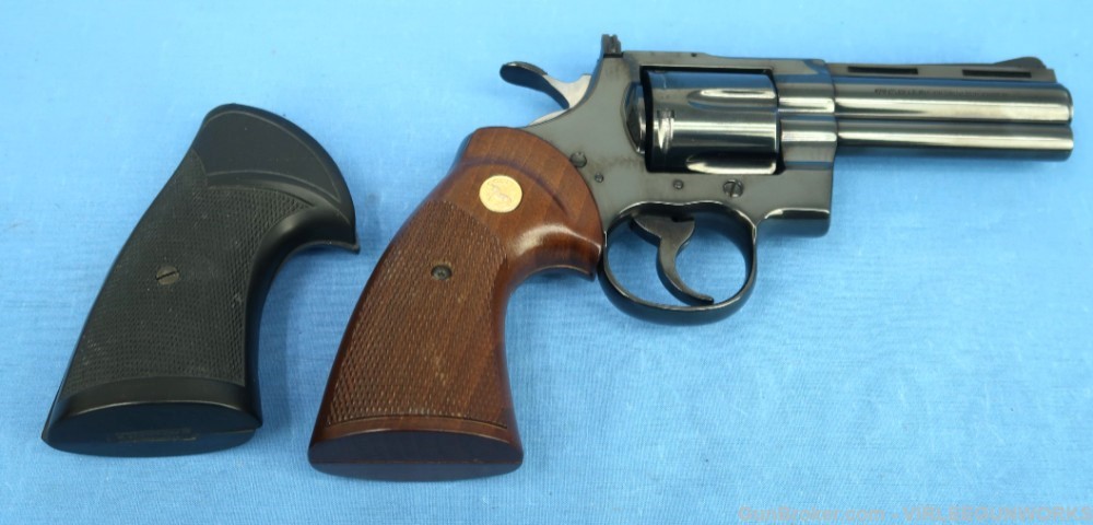 Colt Python 357 Magnum Blued 4 Inch Walnut Grips 1976-img-47