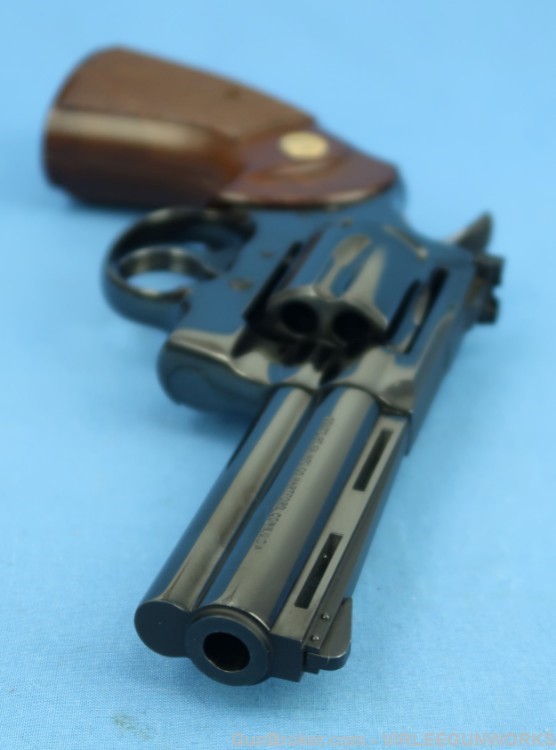 Colt Python 357 Magnum Blued 4 Inch Walnut Grips 1976-img-27
