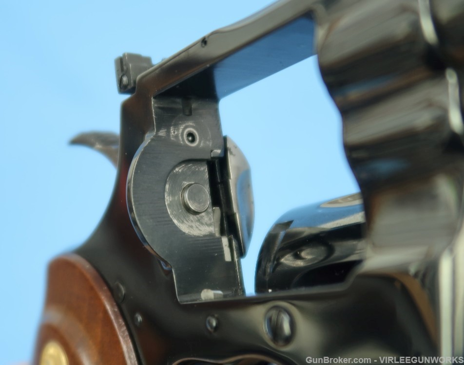 Colt Python 357 Magnum Blued 4 Inch Walnut Grips 1976-img-42