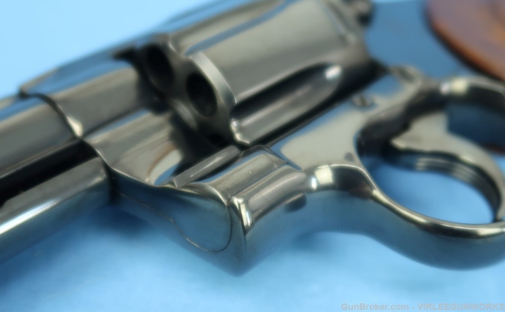 Colt Python 357 Magnum Blued 4 Inch Walnut Grips 1976-img-24