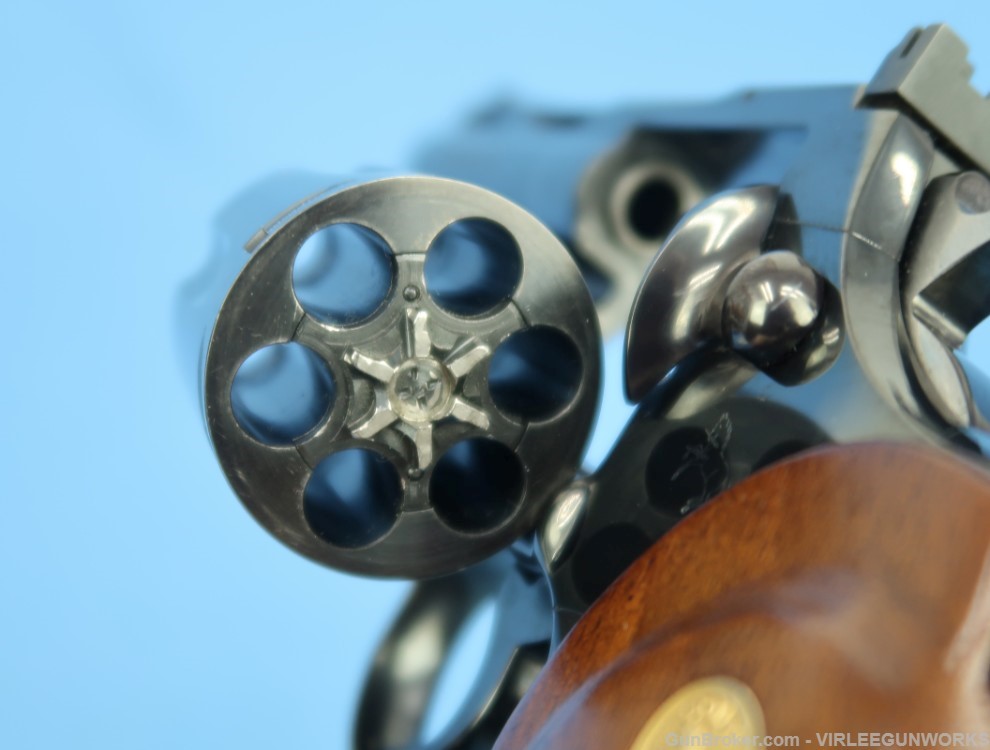 Colt Python 357 Magnum Blued 4 Inch Walnut Grips 1976-img-39