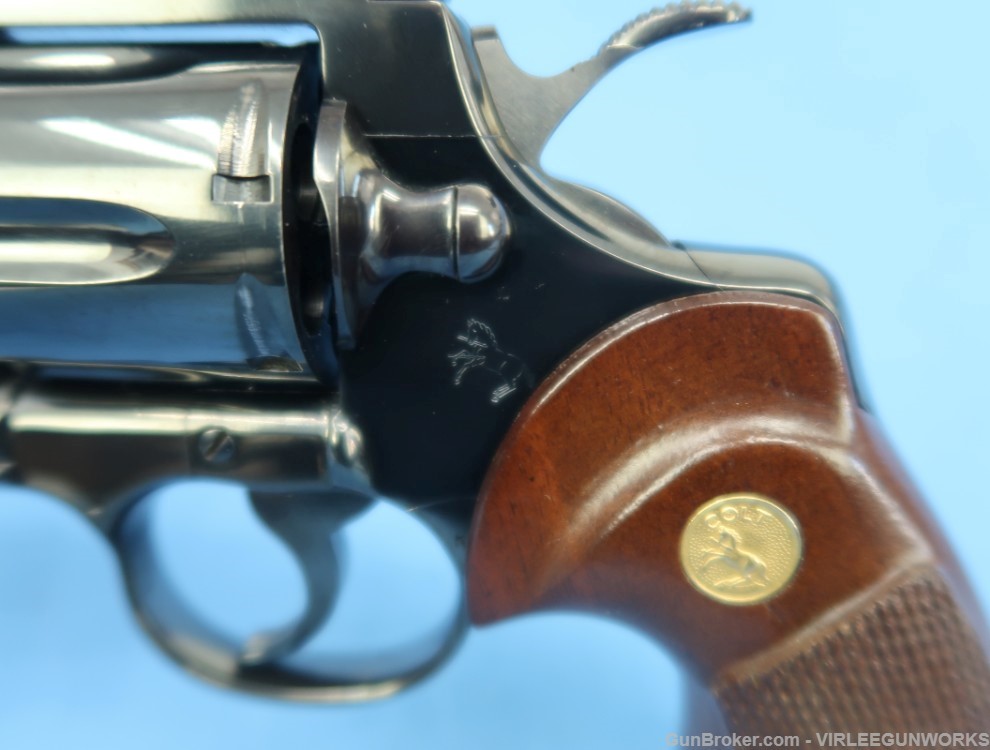 Colt Python 357 Magnum Blued 4 Inch Walnut Grips 1976-img-4