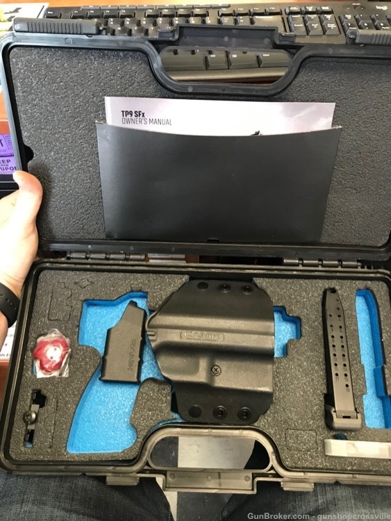 Used Canik TP9SFX with Case and extra Magazine-img-6