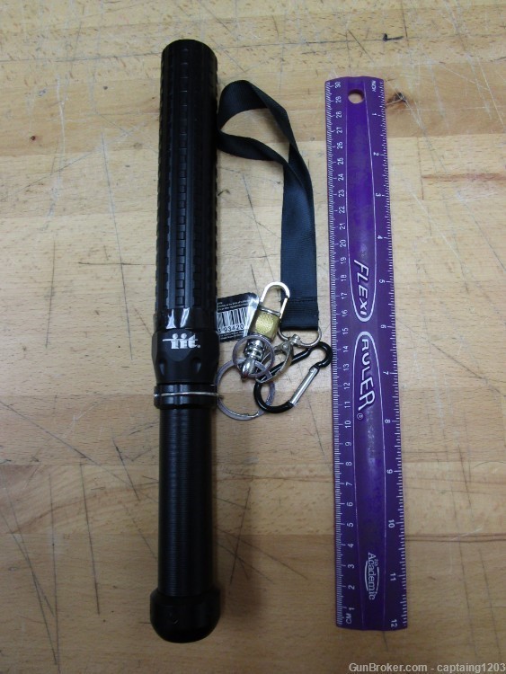 16-1/2" Extendable Baton Flashlight w/ Cree XP-E Bulb (Black Aluminum)-img-1