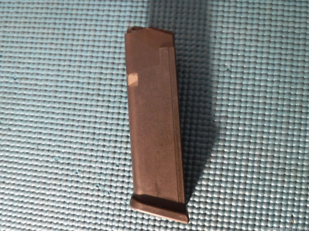 Glock 22 Early Gen 4 .40S&W 15 Round Magazines-Used-img-1