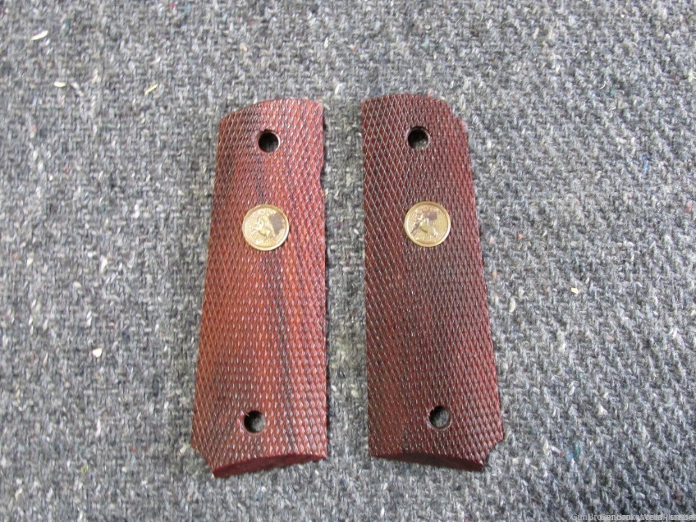 COLT 1911 SERIES 70 GOVERNMENT COMMANDER FACTORY ORIGINAL CHECKERED GRIPS-img-0