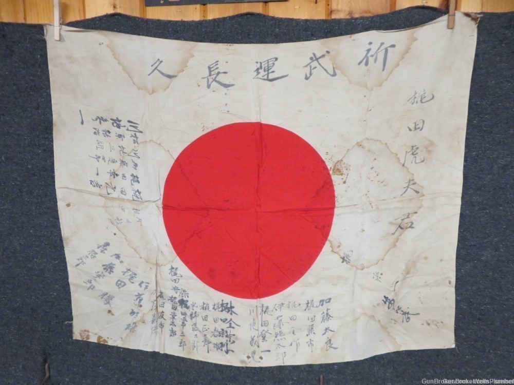 WWII JAPANESE HINOMARU MEATBALL FLAG WITH SIGNED KANJI CHARACTERS-img-0