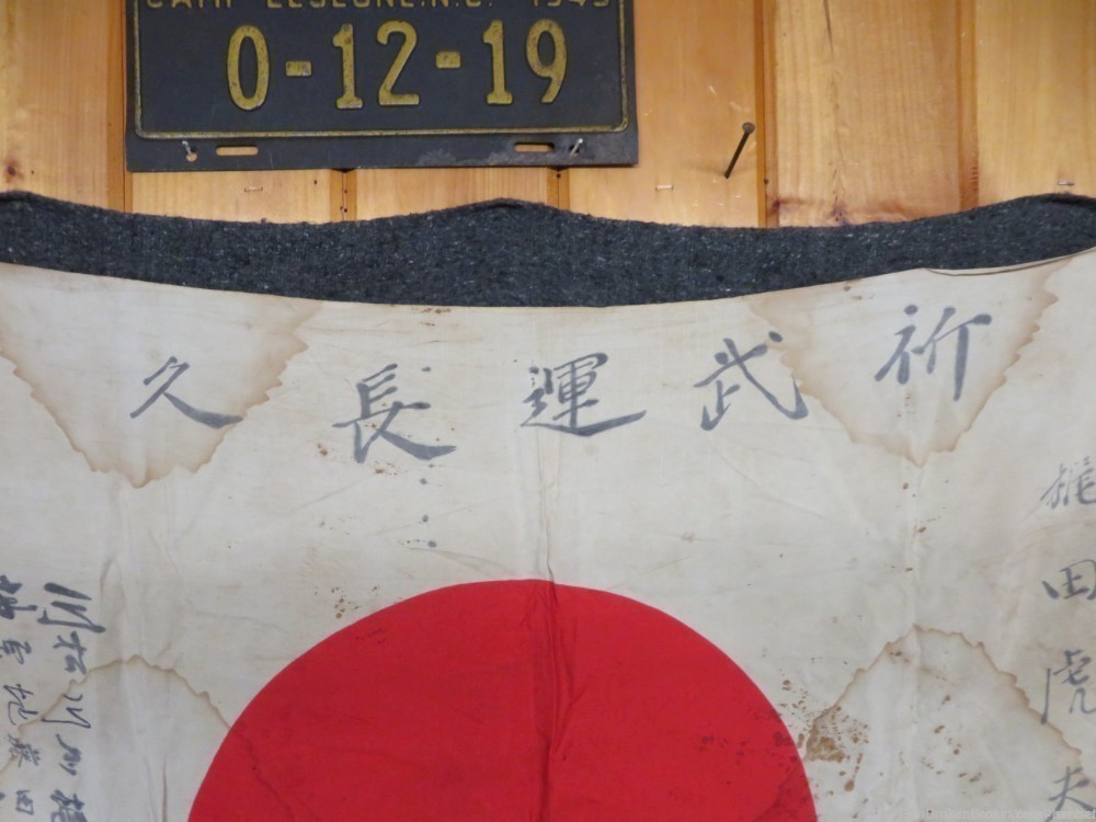 WWII JAPANESE HINOMARU MEATBALL FLAG WITH SIGNED KANJI CHARACTERS-img-1