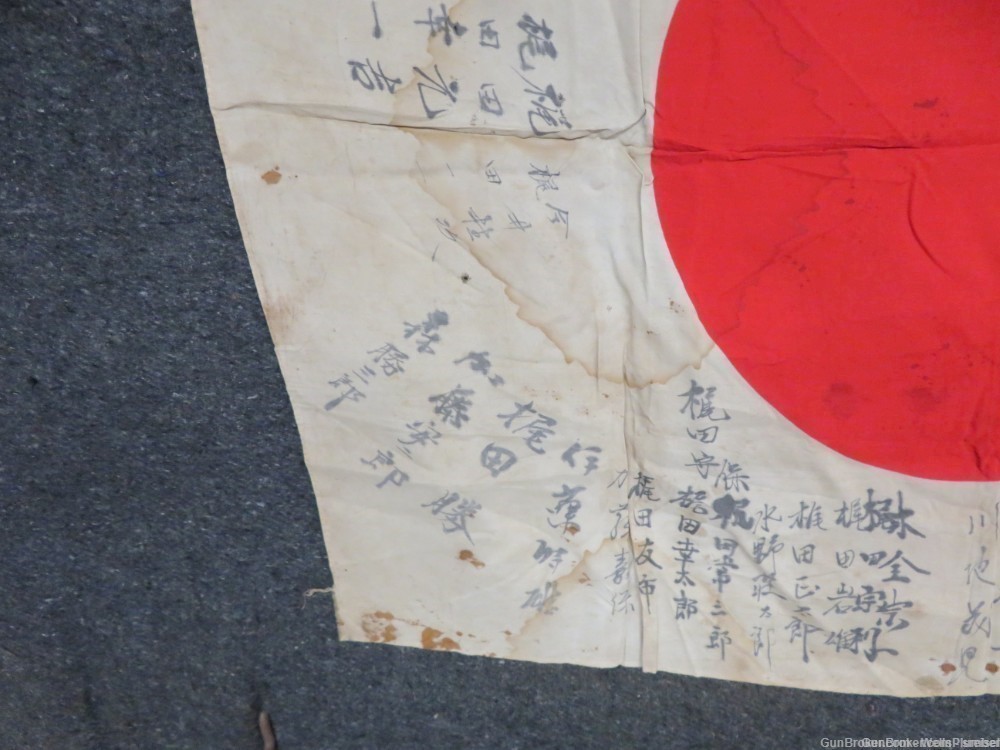 WWII JAPANESE HINOMARU MEATBALL FLAG WITH SIGNED KANJI CHARACTERS-img-3