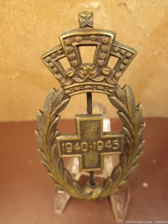 WW 2 Belgium RED-CROSS Badge, 1940.1945, Pinback-img-0