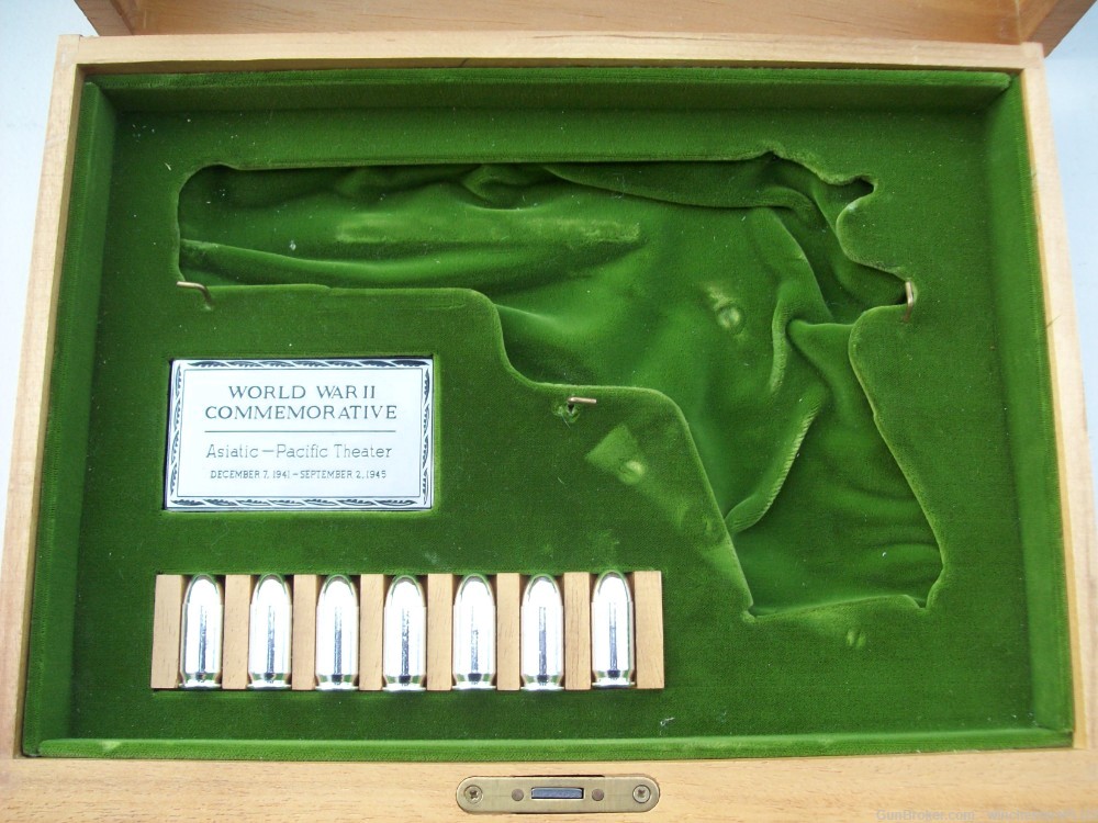  COMMEMORATIVE 1911 WORLD WAR11 DISPLAY CASE WITH BULLETS-img-0