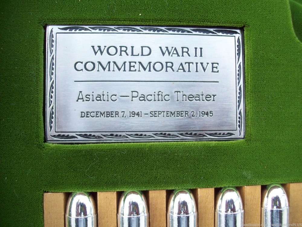  COMMEMORATIVE 1911 WORLD WAR11 DISPLAY CASE WITH BULLETS-img-1