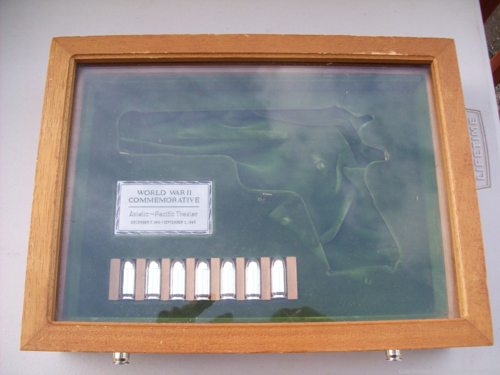  COMMEMORATIVE 1911 WORLD WAR11 DISPLAY CASE WITH BULLETS-img-2