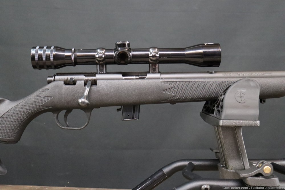 Marlin 880SQ .22 LR Bolt Action Rifle w/ Original Box+ Universal 4x32 Scope-img-2