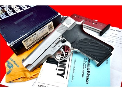 Ultra Rare Smith & Wesson Model 1076 10MM FBI Issued Original Box Grail