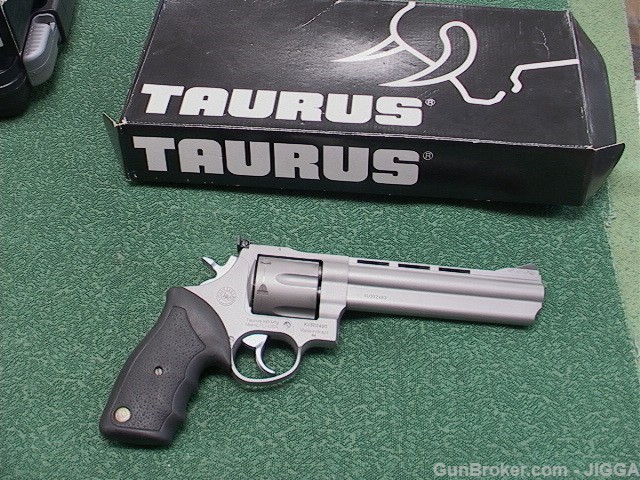 Used Taurus 44 Magnum-img-0
