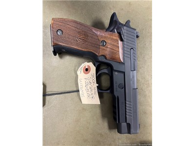 Sig Sauer P226 Elite Black 9 mm Handgun