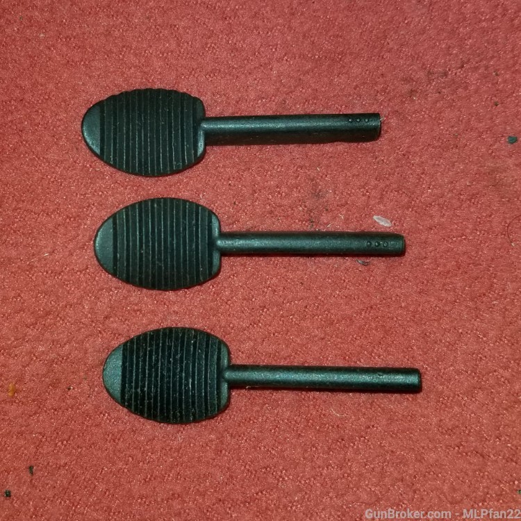 lot of 3 Mossberg 9200or 5500  operating handles new factory -img-0