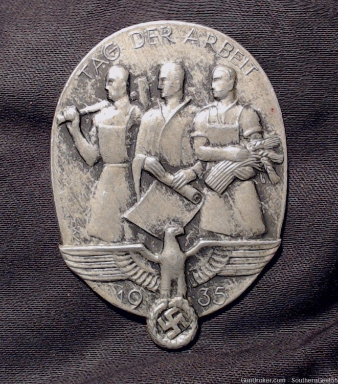 WW2 German 1935 National Labor Day Commemorative Badge-img-0
