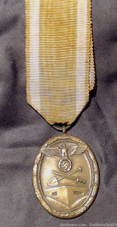 WW2 German West Wall Medal-img-0