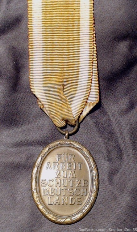 WW2 German West Wall Medal-img-1