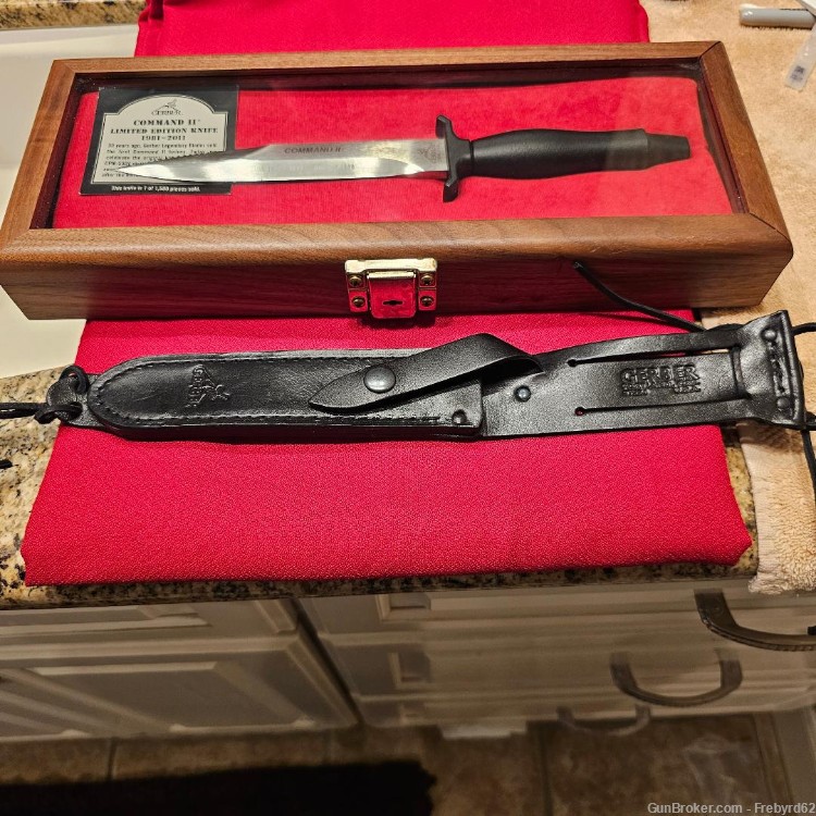 Limited Edition.. as new in glass presentation case Gerber Command II knife-img-5