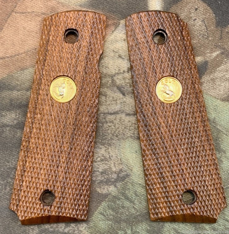COLT Factory Checkered Walnut Grips NONE NICER !-img-0