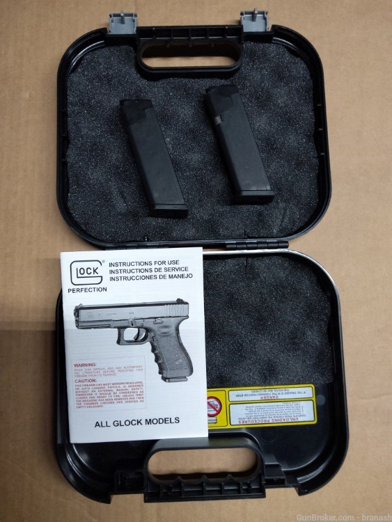 Glock Pistol  Magazines,  2-15rd .40S&W, Case + Manual-img-1