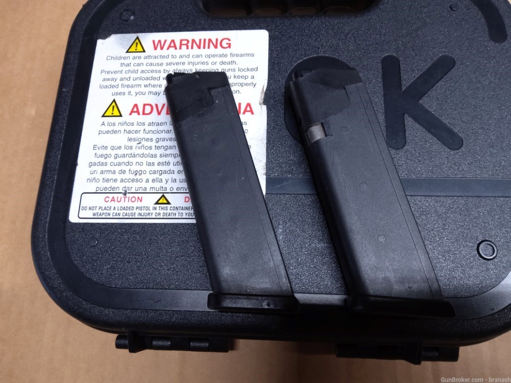 Glock Pistol  Magazines,  2-15rd .40S&W, Case + Manual-img-4