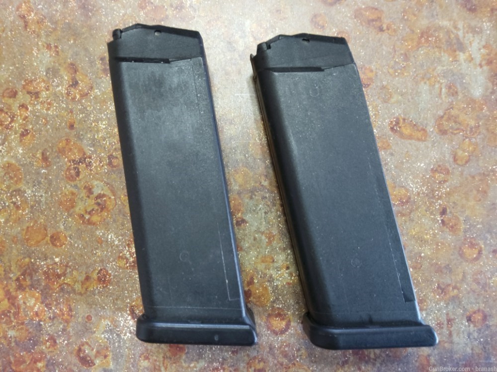 Glock Pistol Magazines, 2-10rd, Case and Manual -img-3