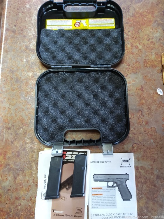 Glock Pistol Magazines, 2-10rd, Case and Manual -img-1