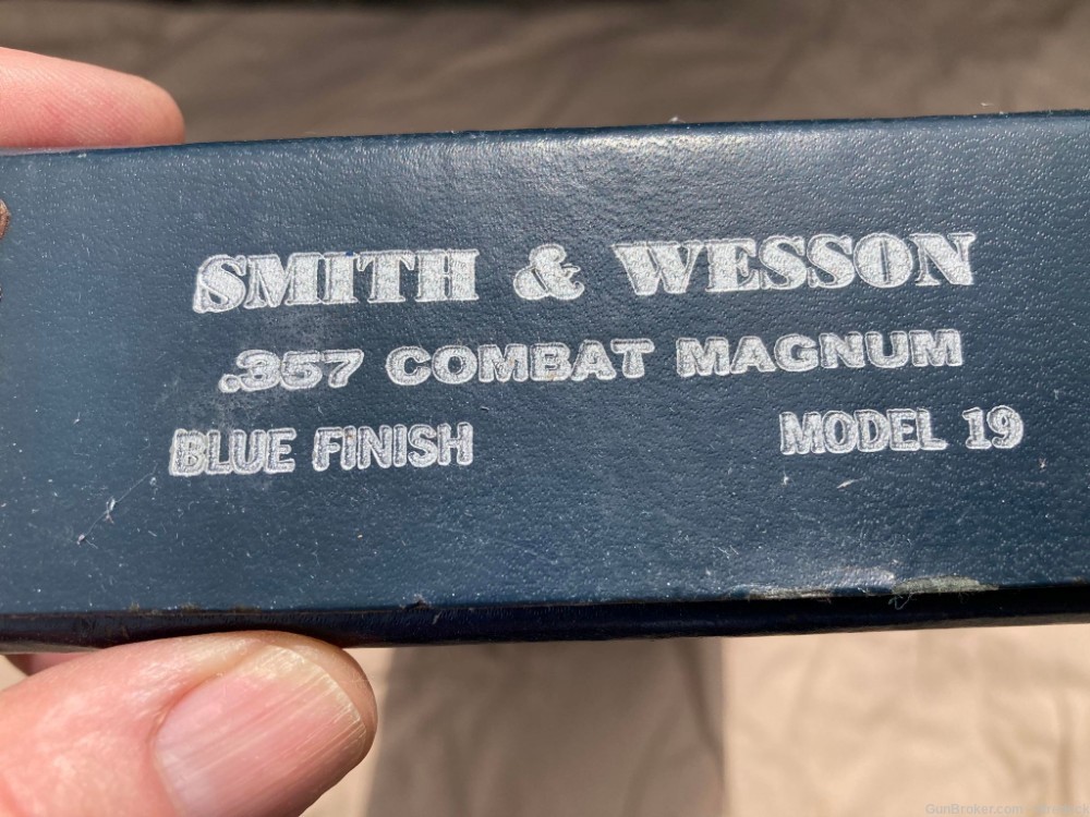 S&W Model 19, Combat Magnum. Original box and documents-img-1
