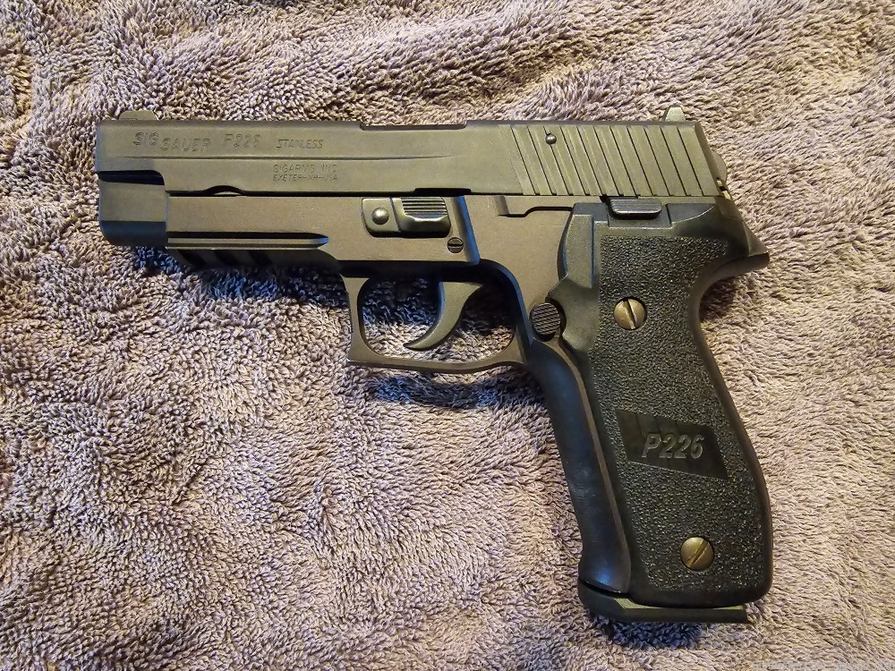 Sig Sauer P226 in 9mm-img-0