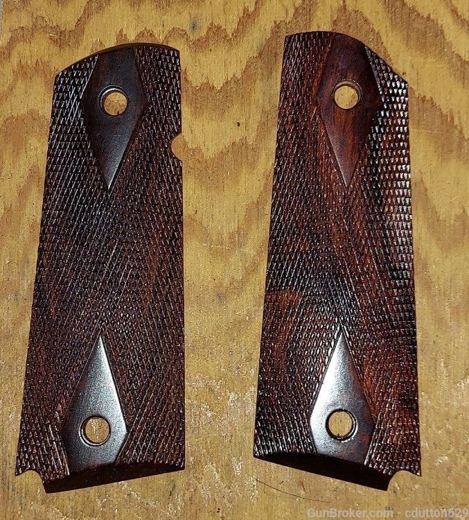 1911 Officers Model rosewood checkered grips-img-3