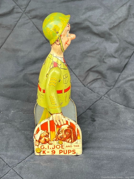 1940s UNIQUE ART MANUFACTURING CO. WIND-UP G.I. JOE AND THE K-9 PUPS, WORKS-img-3