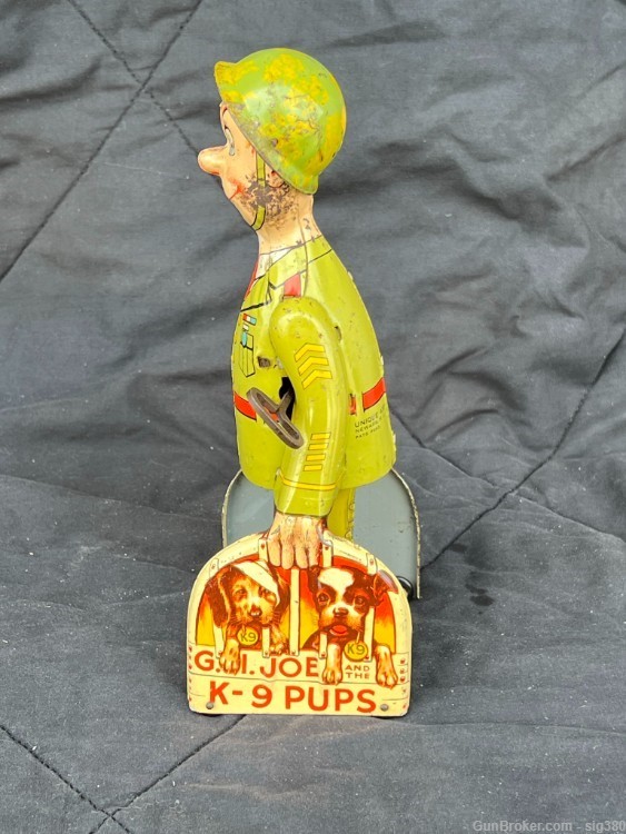 1940s UNIQUE ART MANUFACTURING CO. WIND-UP G.I. JOE AND THE K-9 PUPS, WORKS-img-1