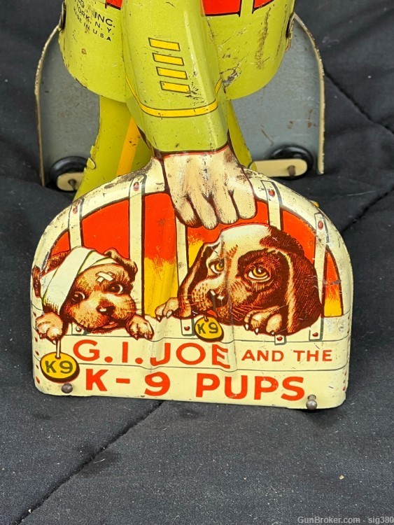 1940s UNIQUE ART MANUFACTURING CO. WIND-UP G.I. JOE AND THE K-9 PUPS, WORKS-img-6