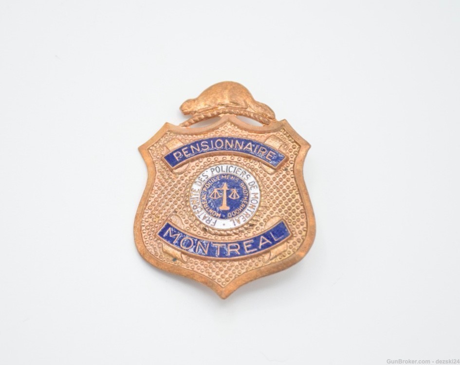 MONTREAL PENSIONNAIRE POLICE BADGE OBSOLETE MONTREAL, CANADA WALLET BADGE-img-0