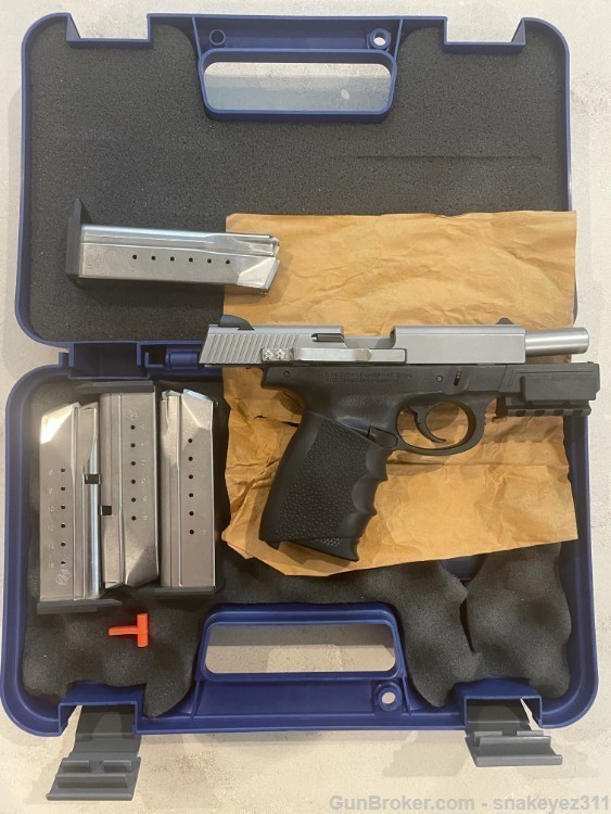 SMITH & WESSON Sigma 9VE Semi Auto Pistol With Clip, 4 mags, Picatinny rail-img-1