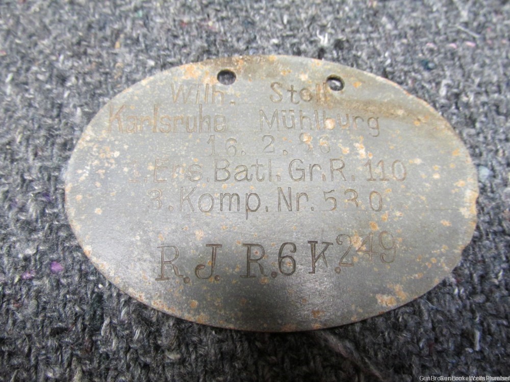 IMPERIAL GERMAN WWI DOG TAG WILH. STOLL KARLSRUHE UNIT MARKED-img-0