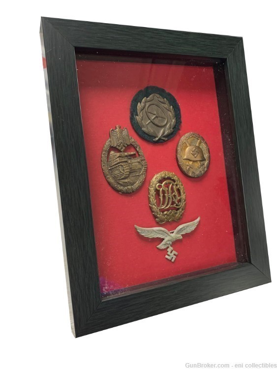 Third Reich's Badge Collector's set in a Deluxe Presentation Case -img-0