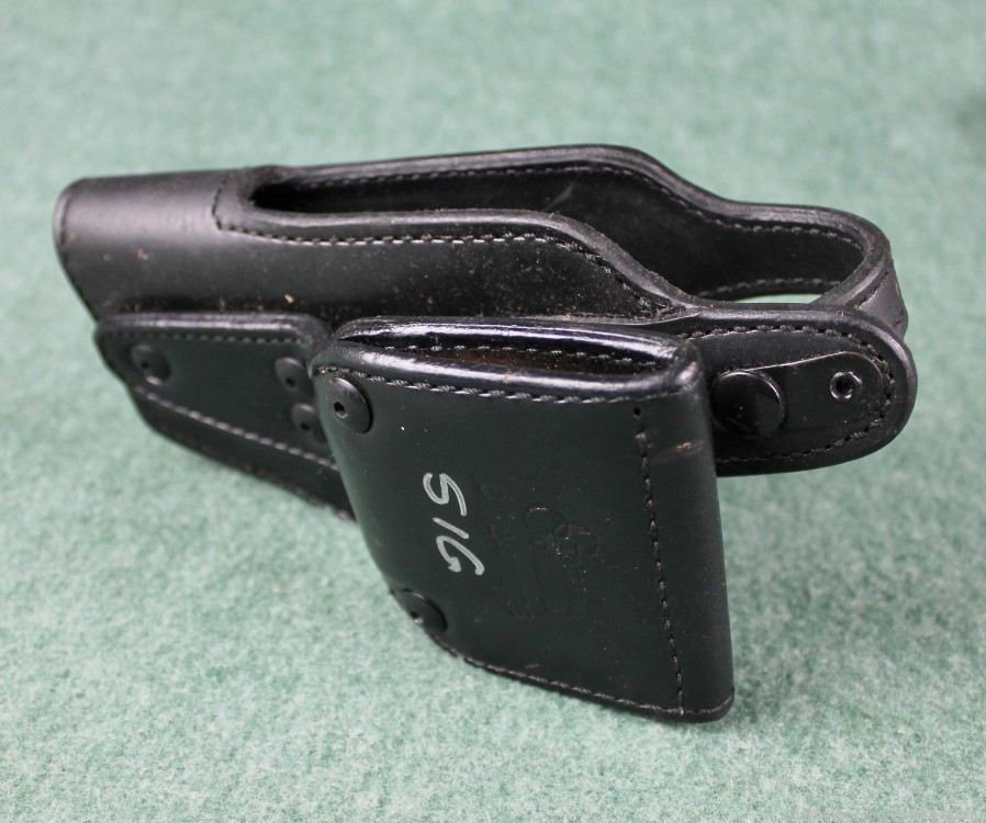 Gould & Goodrich Open-Carry Sig Sauer P226 Leather Belt Loop Holster -img-3