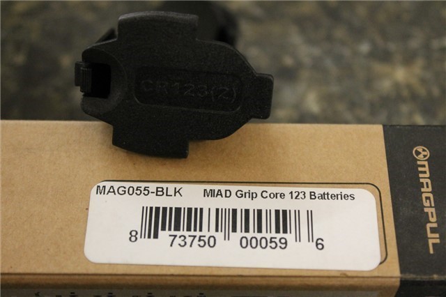 Magpul MAG055-BLK Grip Core for 2 CR123 Batteries-img-1