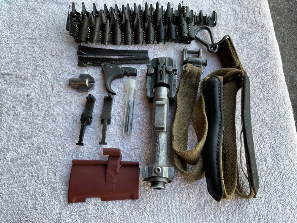 MG42 Bolt Assembly and Parts. (Lot)-img-0