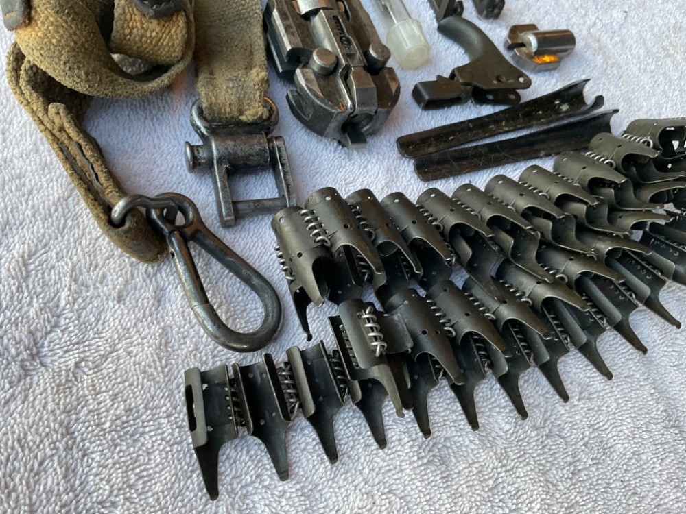MG42 Bolt Assembly and Parts. (Lot)-img-3