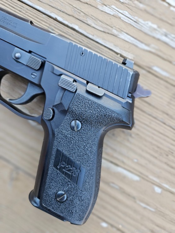 Sig Sauer P228 9mm early Gun Made in Germany-img-1