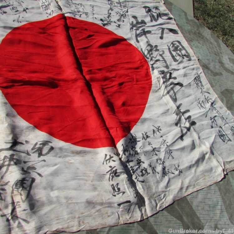 JAPANESE WWII MEATBALL FLAG WITH SIGNED KANJI CHARACTERS & HINOMARU (RARE)-img-5