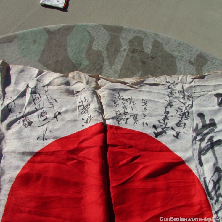 JAPANESE WWII MEATBALL FLAG WITH SIGNED KANJI CHARACTERS & HINOMARU (RARE)-img-9